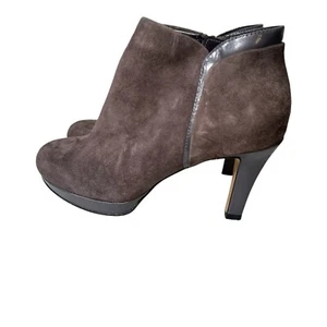 Clarks Delsie Stella lila graue Damen-Wildlederstiefel Booties Größe 5 Absatz 3 Zoll - Bild 1 von 15