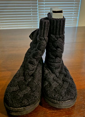 UGG AUSTRALIA - Isla Knit Sweater Bow Boots Size 7 - Image 1 of 4