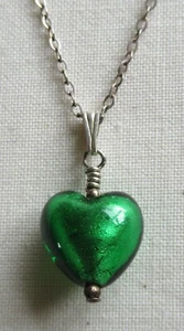 COLLANA CIONDOLO CUORE IN VETRO VERDE LAMINATO ARGENTO STERLING 16" 3,18g (24654) - Foto 1 di 9
