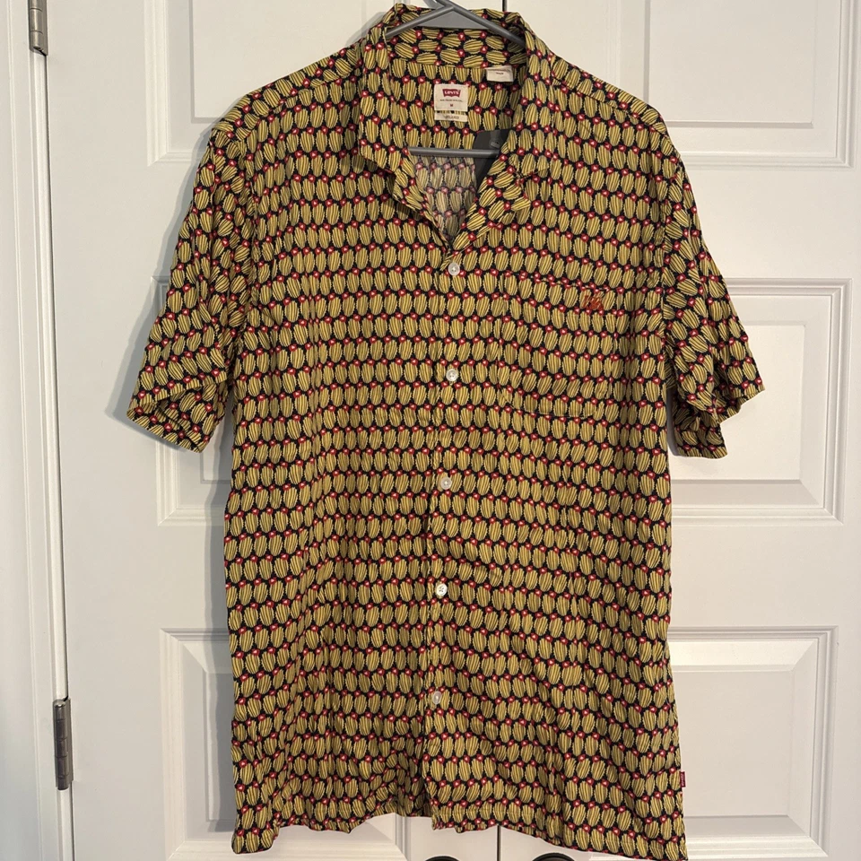 Levi's Button Front Shirt Men's Size M Yellow Cactus Print Hawaiian Casual A