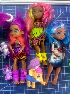 CAVE CLUB Modepuppe Konvolut Lot 3 Puppen 3 Haustiere 210 - Bild 1 von 1