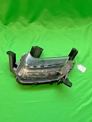 Luz antiniebla delantera izquierda Hyundai Elantra 2017-2018 OEM Foto 1 de 4