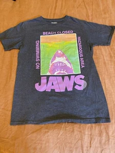 Jaws T Shirt Beach Closed Junior XL Movie Tee Graphic Gray Universal Stud - Picture 1 of 5