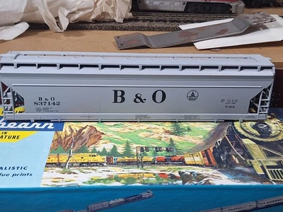 HO 55' centerflow covered   hopper - Image 1 of 4