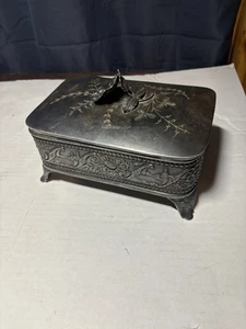 Cofanetto portagioie vittoriano placcato argento - James W. Tufts Boston - coperchio fiore unico - Foto 1 di 6