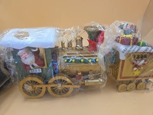 North Pole Express Musical Train Around the Tree 2006 Avon Vintage Christmas - Picture 1 of 5