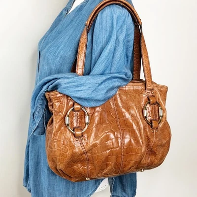 Bolso de Hombro B. Makowsky Marrón Cremallera 7 Cierre Magnético Acentos Dorados  Foto 1 de 4