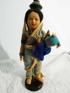 Vintage Indianerpuppe mit Baby in traditioneller Kleidung handgefertigt in Indien - Bild 1 von 8