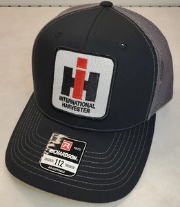 IH International Harvester Patch auf Richardson 112 Truckermütze schwarz/anthrazit - Bild 1 von 9