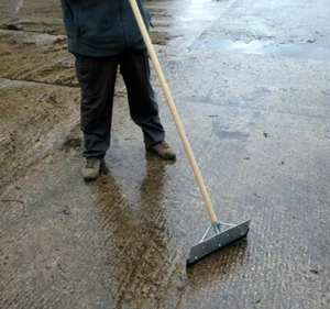Muck Hof Bauernhof Schaber ALLGEMEINZWECK 18" GERADE mit Holzgriff - Bild 1 von 8