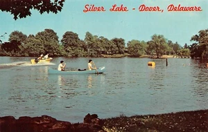 Sommeraktivitäten Kanufahren & Skifahren auf Silver Lake Dover, DE Vintage 1960er Postkarte - Bild 1 von 2