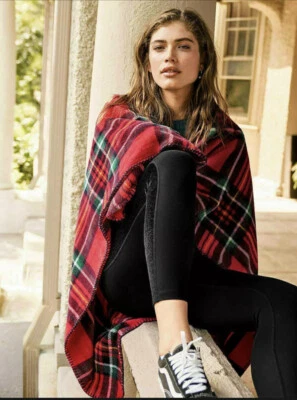 (2) Victoria's Secret Rosa Acogedora Manta de Vellón Roja a Cuadros Nuevo Juego de 2 Foto 1 de 2