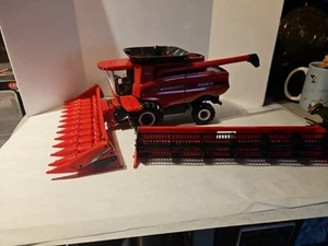 ERTL Case-IH AFX 8010 1/32 Collector’s Edition Combine with Grain & Corn Heads - Picture 1 of 17
