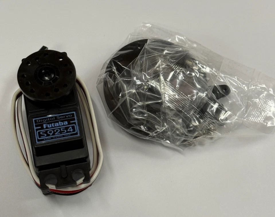 Futaba 9254 S9254 Digital Standard Size High Speed RC Heli Helicopter Gyro Servo - Image 1 of 1