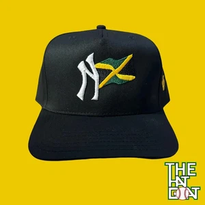 Gorra negra con bandera de Jamaica de Nueva York - Imagen 1 de 2