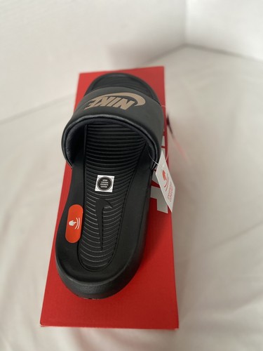 NIKE VICTORI ONE SLIDE DONNA NERO ROSSO METALLIZZATO BRONZO CN9677 001 taglia 8