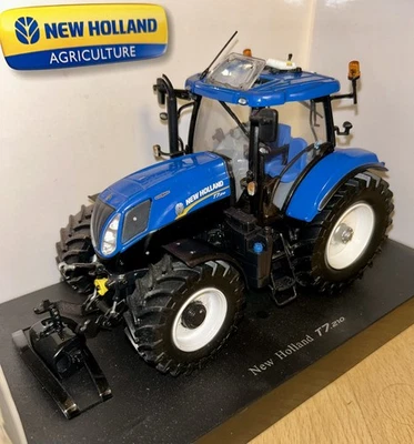 Universal Hobbies New Holland T7.210, tetto apribile aperto, scala 1:32 - Immagine 1 di 4