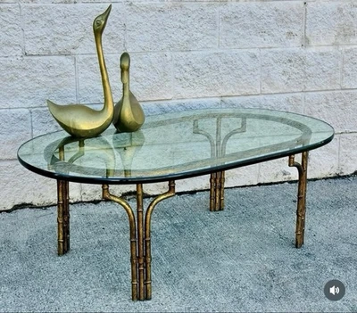 Винтажный журнальный столик из овального стекла позолоченный искусственный бамбук Hollywood Regency - Изображение 1 из 4