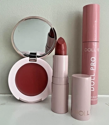 Muñeca 10 Cheek Flush in Cirlum Flush, Lash Miracle Mascara & Make It Count Lápiz Labial Foto 1 de 4