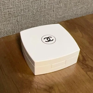 custodia fondotinta chanel solo con specchio interno - Foto 1 di 2