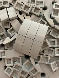 Lego hellgrau glatte Ziegelplatte mit Bogen 1X2X2/3 Dachboden Menge 24 Neu - Bild 1 von 2