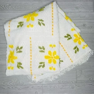 Vintage handmade chenille yellow and green floral king comforter blanket fringe - Picture 1 of 10