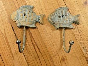 2 GUSSEISEN FISCH KLEIDERHAKEN ABLAGE HANDTUCH BAD MARITIM HUT FLUR BAUM SONNENFISCH - Bild 1 von 8