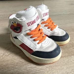 Sneakers alte vintage H&M Elmo bambino taglia 7,5 gancio e passante Sesame Street - Foto 1 di 9