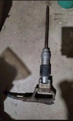 Pneumatic Chipping Hammer ( With Bit ) - Image 1 of 2