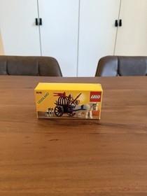 Lego Legoland Knights Set 6016 Knight's Arsenal inc Box, Instructions 1987