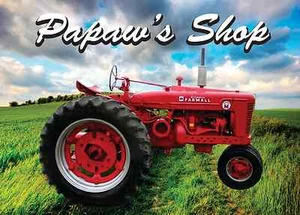 Letrero Farmall Tractor Cielos Azules "Papaw's Shop" AÑADIR NOMBRE PERSONALIZADO - Imagen 1 de 2