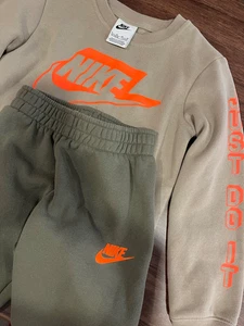 Nike Boys Crew Sweatshirt and Sweatpants Set Tan and Olive with Neon Size 6  - Picture 1 of 7