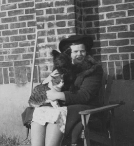 1950s Pretty Woman Sitting Holding Cat Brick House Backyard - Picture 1 of 3