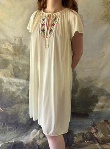 Vintage 70s Off-White Nightgown with Colorful Embroidered Flowers Hippy Bohemian - Picture 1 of 11