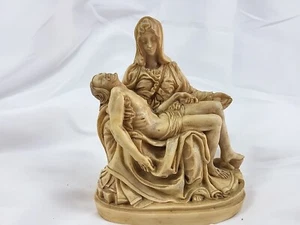 Estatua religiosa cristiana de colección María sosteniendo a Jesús 7" de alto 6" de ancho - Imagen 1 de 10