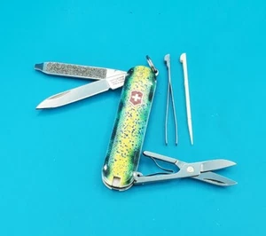 Victorinox Classic Dorado Green Swiss Army Knife Multi Tool! 58mm - Picture 1 of 8