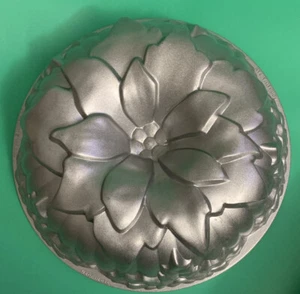 Sartén antiadherente Nordic Ware Poinsettia Bundt para pasteles de aluminio fundido vacaciones hornear EE. UU. - Imagen 1 de 6