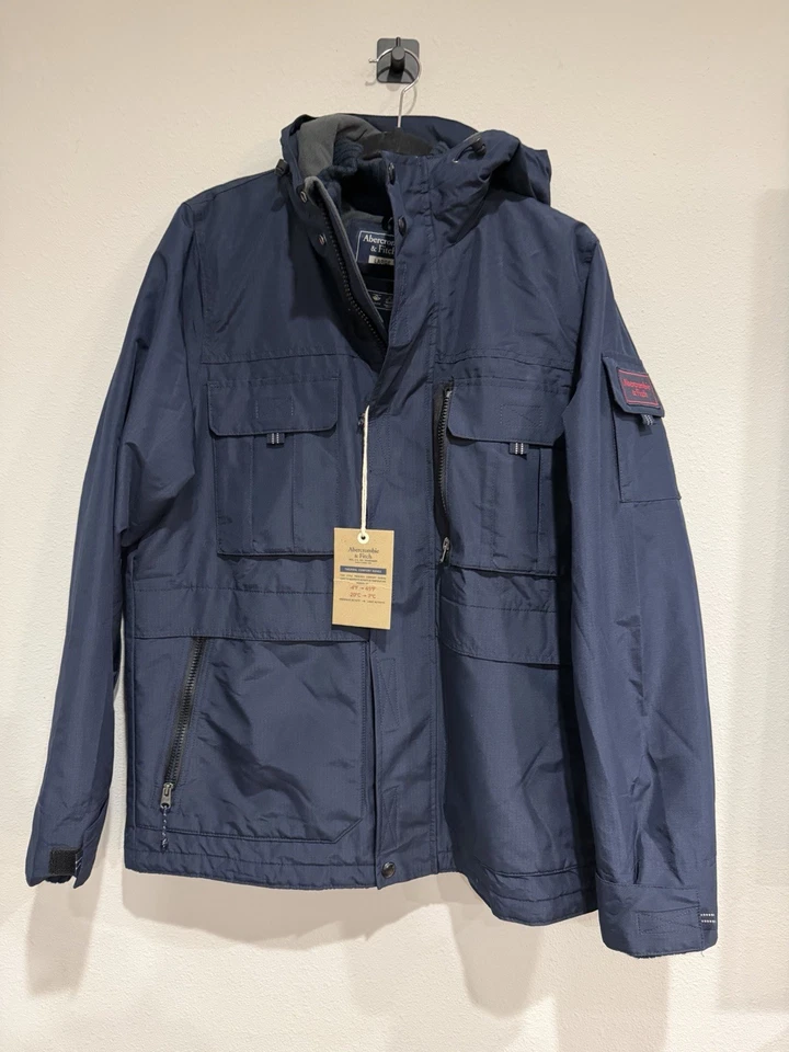 Chaqueta Abercrombie & Fitch azul marino Climate Tech nueva con etiquetas - Talla: grande aislada Foto 1 de 4
