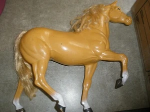 VINTAGE 1980 MATTEL BARBIE GOLDEN PALOMINO LARGE HORSE   - Picture 1 of 6