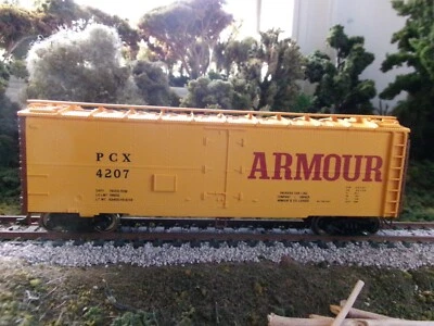 Walthers  HO Armour Meat Reefer PCX 4207  - Image 1 of 4