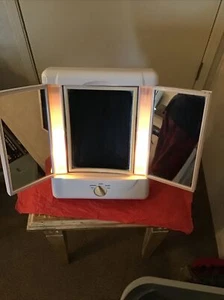 CONAIR 5x/1x Magnification Vanity Cosmetic Mirror Light 4 Modes Make Offer! - Picture 1 of 4
