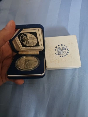 1988 AMERICA IN SPACE YOUNG ASTRONAUT MEDAL PROGRAM SILVER COON WITH BOX AND COA - Image 1 of 4