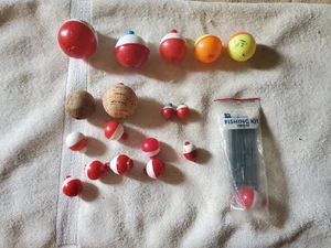 18 Round Fishing Set Bobbers/Floats Red/ White, Yellow/White & Cork Used - Picture 1 of 8