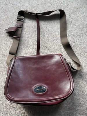 Bolso mensajero Dooney & Bourke Foto 1 de 4