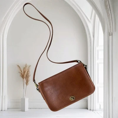 Bolsa tiracolo vintage Coach couro marrom excêntrico década de 1980 EUA latão trava - Imagem 1 de 4