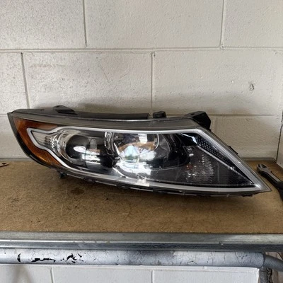 2011_2013 KIA OPTIMA FRONT RIGHT RH SIDE HID XENON HEADLIGHT LIGHT HEADLAMP OEM - Image 1 of 4