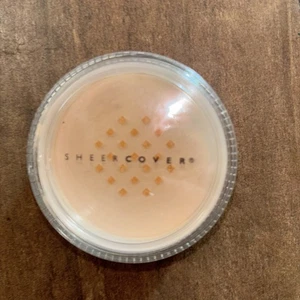Sheer Cover MEDIUM FINISHING POWDER FACTORY SEALED 4 grams .14 oz. NEW - Picture 1 of 2