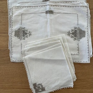 Set 4 tovagliette e tovaglioli vintage in lino ricamati taglio beige e grigio - Foto 1 di 13