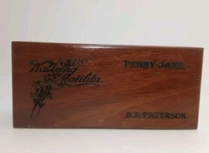Impresionante caja de música "Waltzing Matilda" madera artesanal LATÓN bisagras baratija 5"  - Imagen 1 de 17