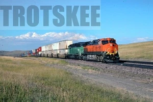 35mm Slide USA Railways BNSF Diesel Locomotive 4793 1998 Orig - Picture 1 of 1